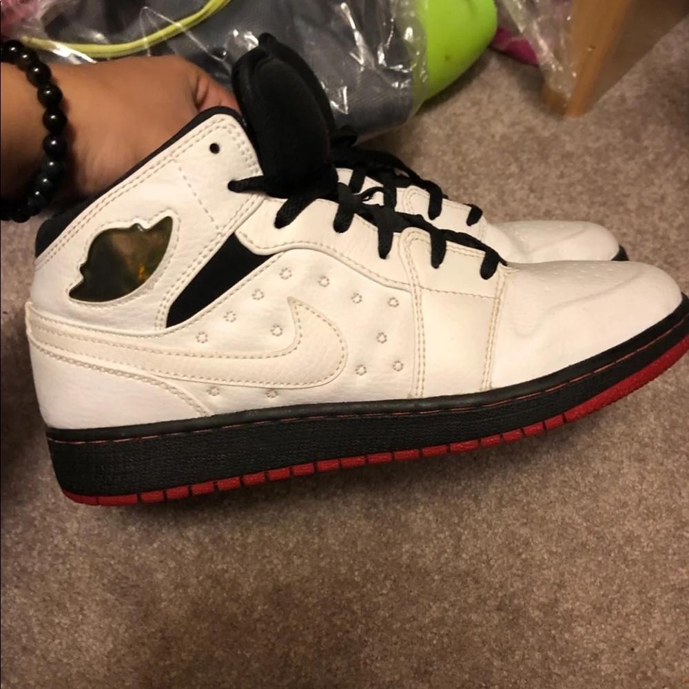 Shoes - Picture 2 of 4